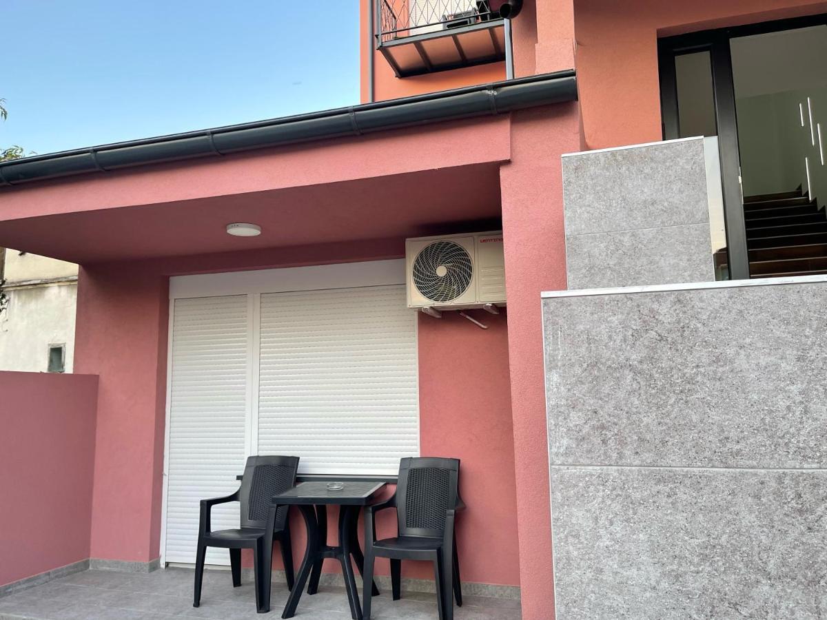 Pink House Apartments Jagodina Exterior foto